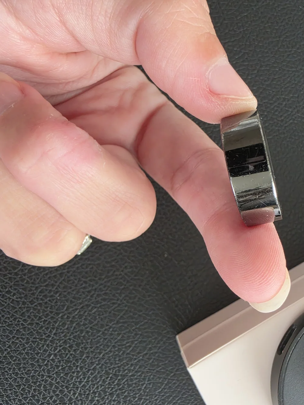 Oura Smart Ring GEN 3 (Size 7) With Charger
